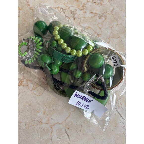 Mixed Green Jewelry Lot: Beaded Necklaces Bracelets Bangles & Accessories - Picture 2 of 9